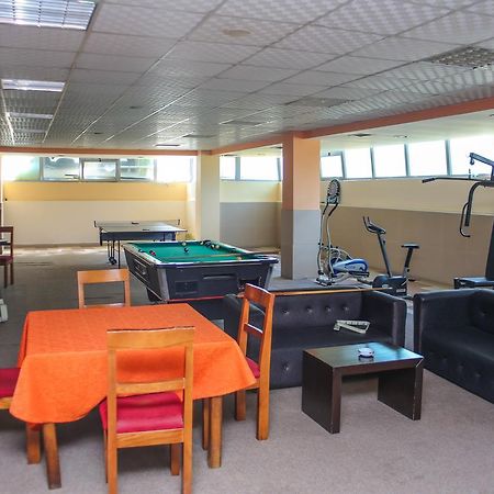 Hotel Vila Aeroport Rinas ภายนอก รูปภาพ
