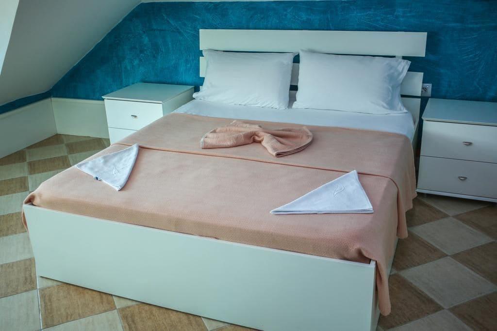 Hotel Vila Aeroport Rinas ภายนอก รูปภาพ