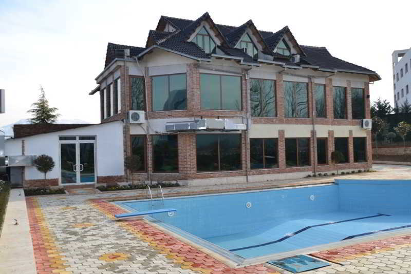 Hotel Vila Aeroport Rinas ภายนอก รูปภาพ