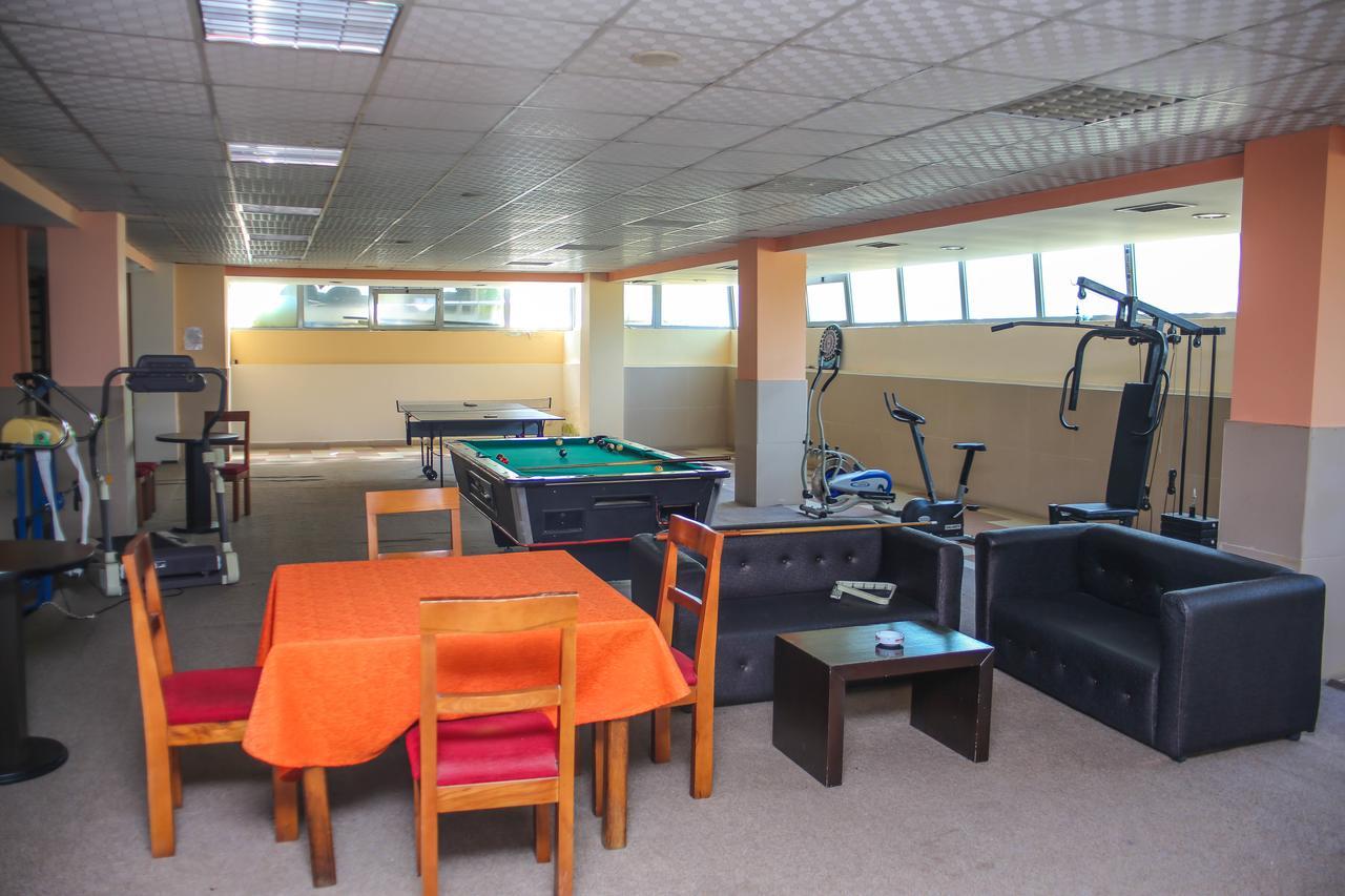 Hotel Vila Aeroport Rinas ภายนอก รูปภาพ