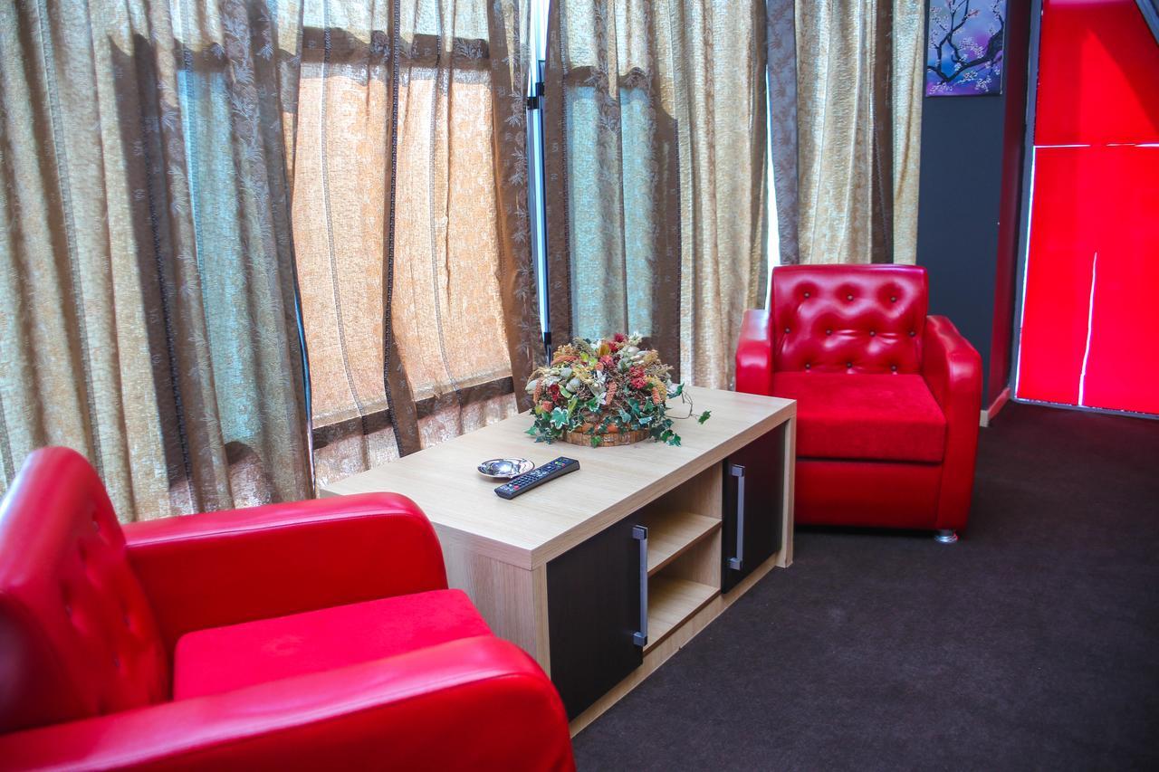 Hotel Vila Aeroport Rinas ภายนอก รูปภาพ