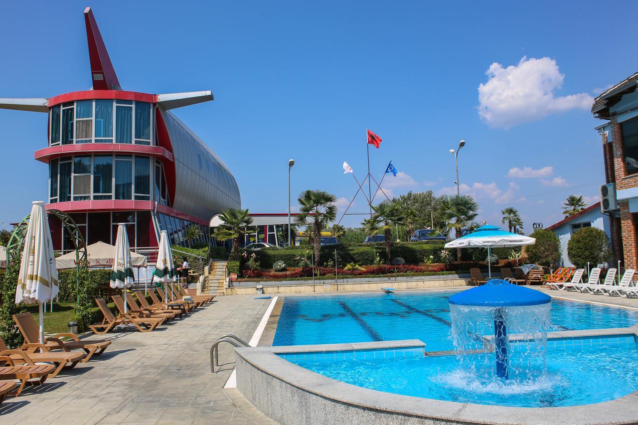 Hotel Vila Aeroport Rinas ภายนอก รูปภาพ