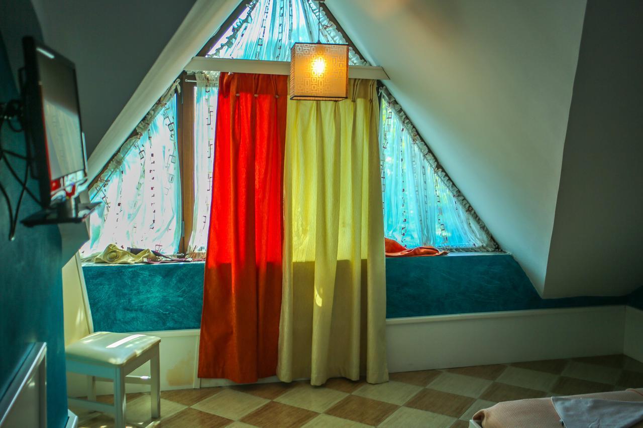 Hotel Vila Aeroport Rinas ภายนอก รูปภาพ