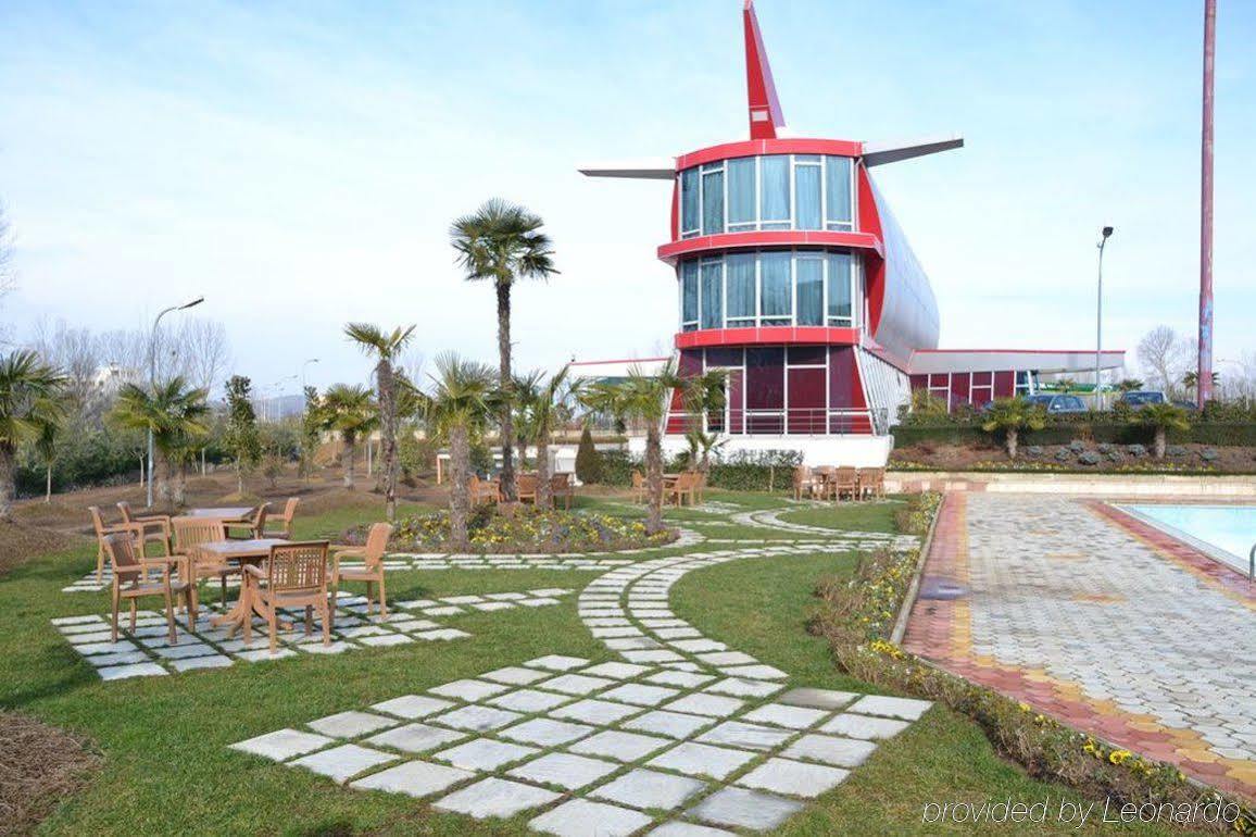 Hotel Vila Aeroport Rinas ภายนอก รูปภาพ
