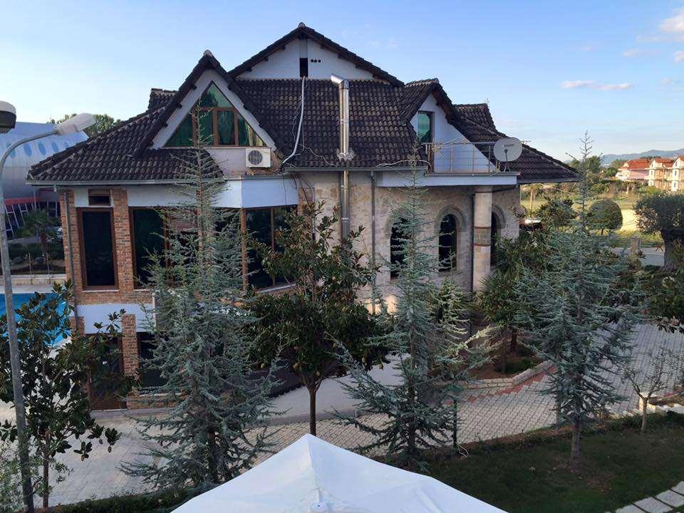 Hotel Vila Aeroport Rinas ภายนอก รูปภาพ